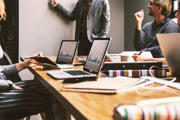 Practical Ways Small Businesses Can Use AI—and What to Watch For