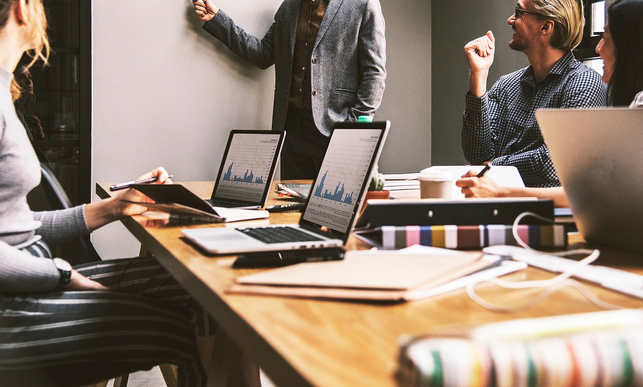 Practical Ways Small Businesses Can Use AI—and What to Watch For